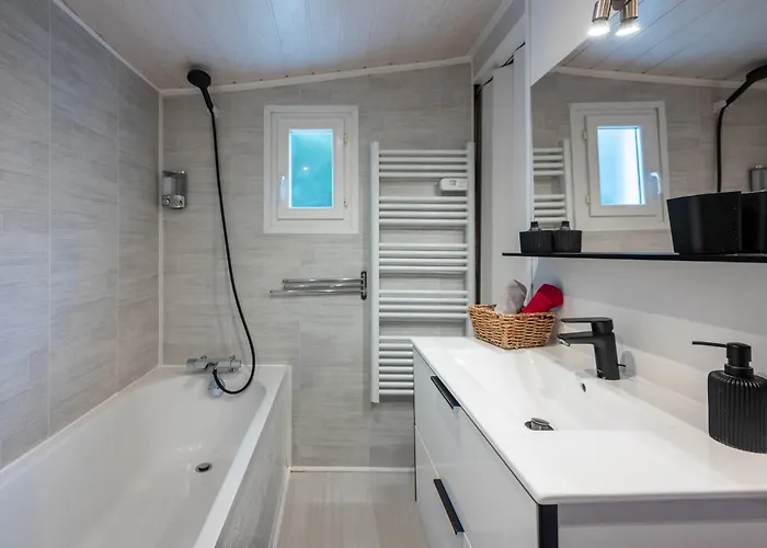 Le Des Pins Avec Et Sauna - Terrasse - Parking - Clim - Wifi Chalé *